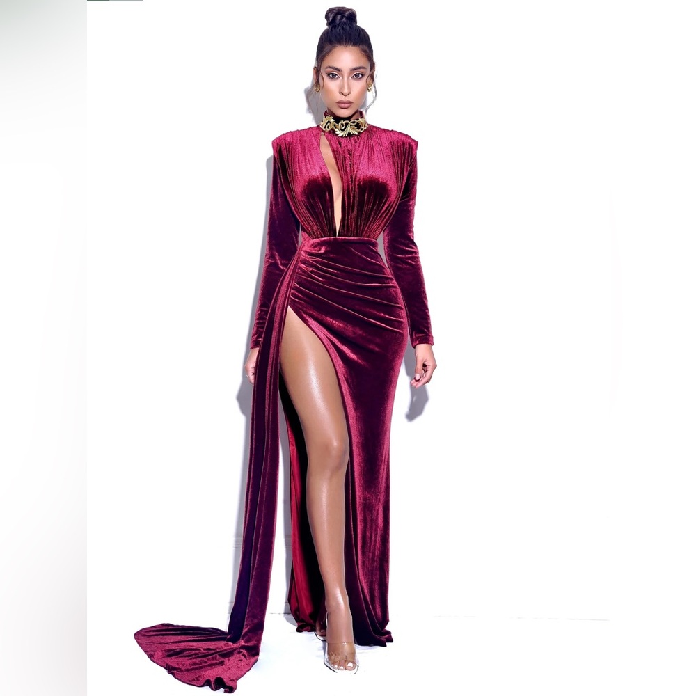 Miss Circle - Zenaida Burgundy Cutout High Slit Velvet Gown
